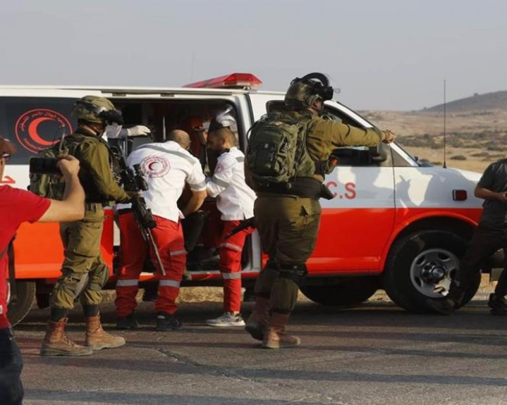 إصابة عاملين فلسطينيين جراء اعتداء قوات العدو الإسرائيلي عليهما في الرام