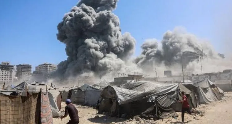 استشهاد 7 فلسطينيين وإصابة آخرين في غارات وقصف للعدو الإسرائيلي على مناطق متفرقة من غزة