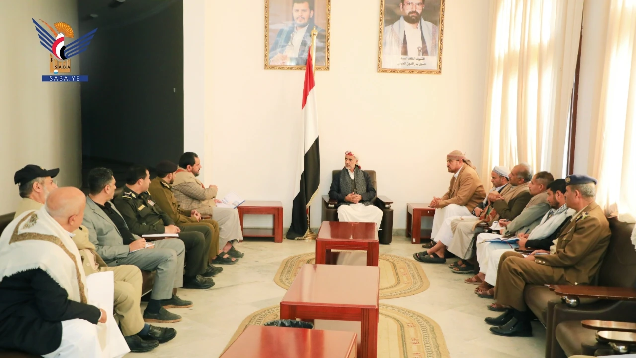 اجتماع برئاسة العلامة مفتاح يناقش آلية منع رمي المخلفات العشوائية في أمانة العاصمة ومحافظة صنعاء