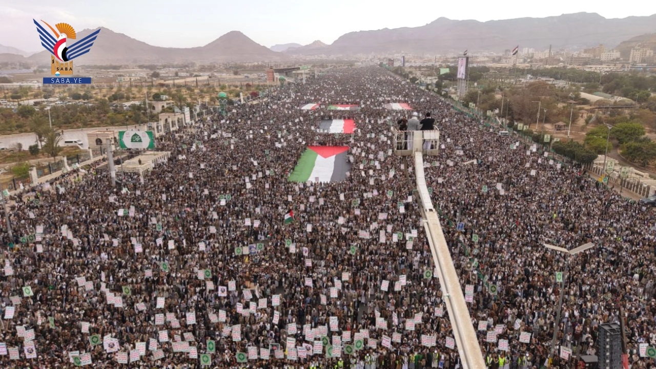مسيرة مليونية بالعاصمة صنعاء تحت شعار "تلبية ونصرة للشعب الفلسطيني.. ثابتون وجاهزون للجولة القادمة"