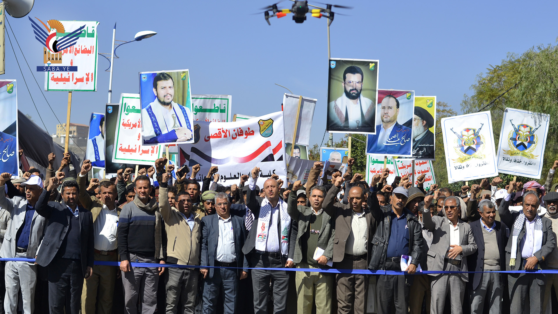 مسيرة طلابية بجامعة صنعاء بعنوان "رغم الإرجاف والعدوان .. مع غزة ثابتون ومستمرون"