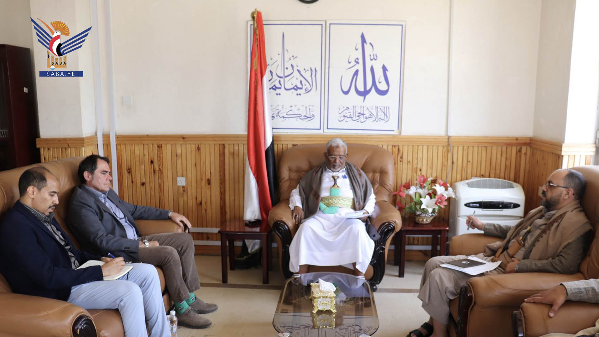 باجعالة يلتقي ممثل مفوضية شؤون اللاجئين ويطالب بالتحقيق في جريمة قصف مركز إيواء المهاجرين