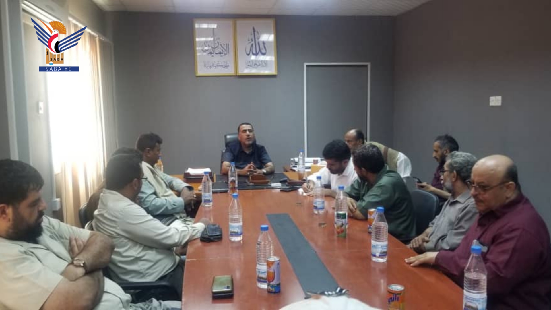 نائب وزير النقل والأشغال يتفقد سير العمل في مكتب الأشغال بالحديدة نائب وزير النقل والأشغال يتفقد سير العمل في مكتب الأشغال بالحديدة