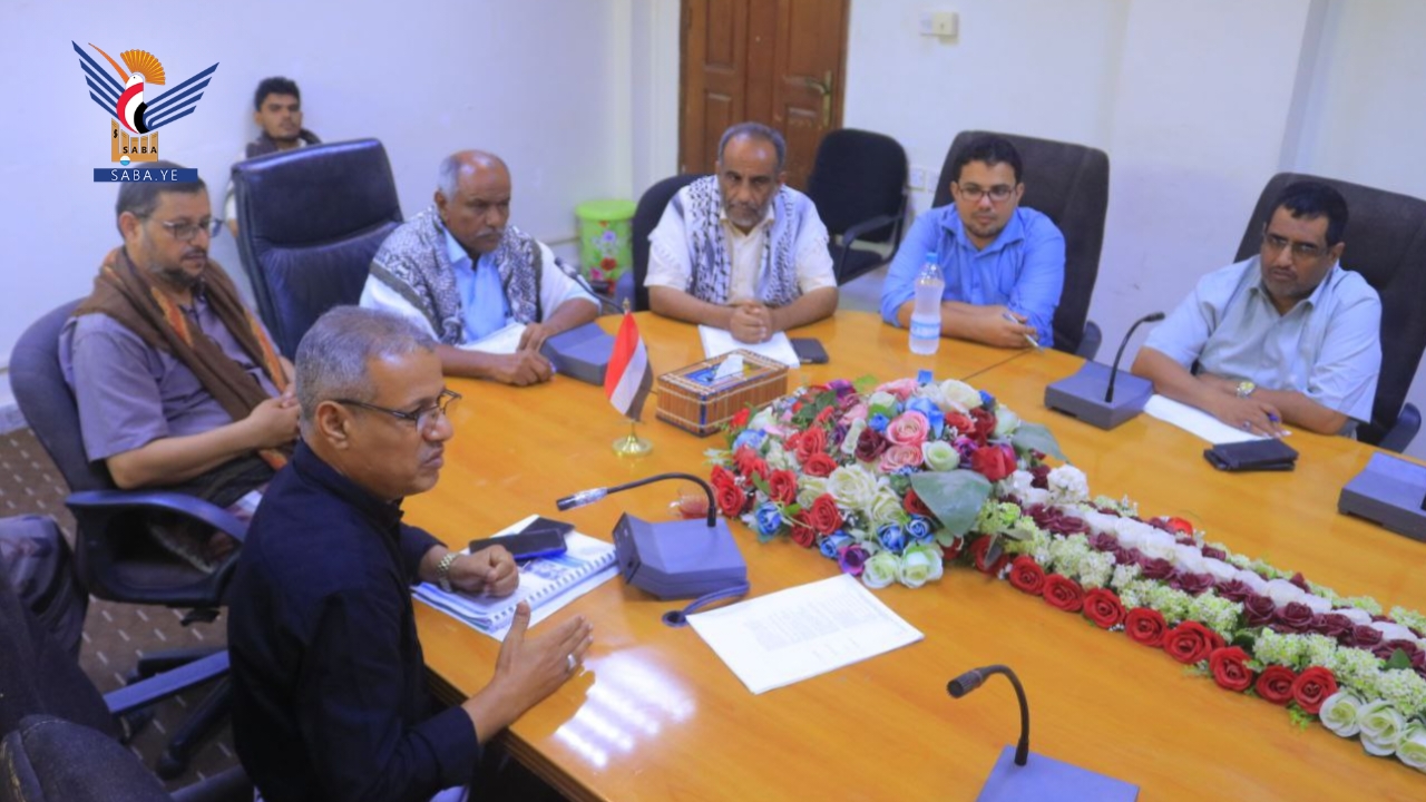 مناقشة برامج مكافحة الأمراض الوبائية والاستعدادات لحملة الرش الضبابي بالحديدة