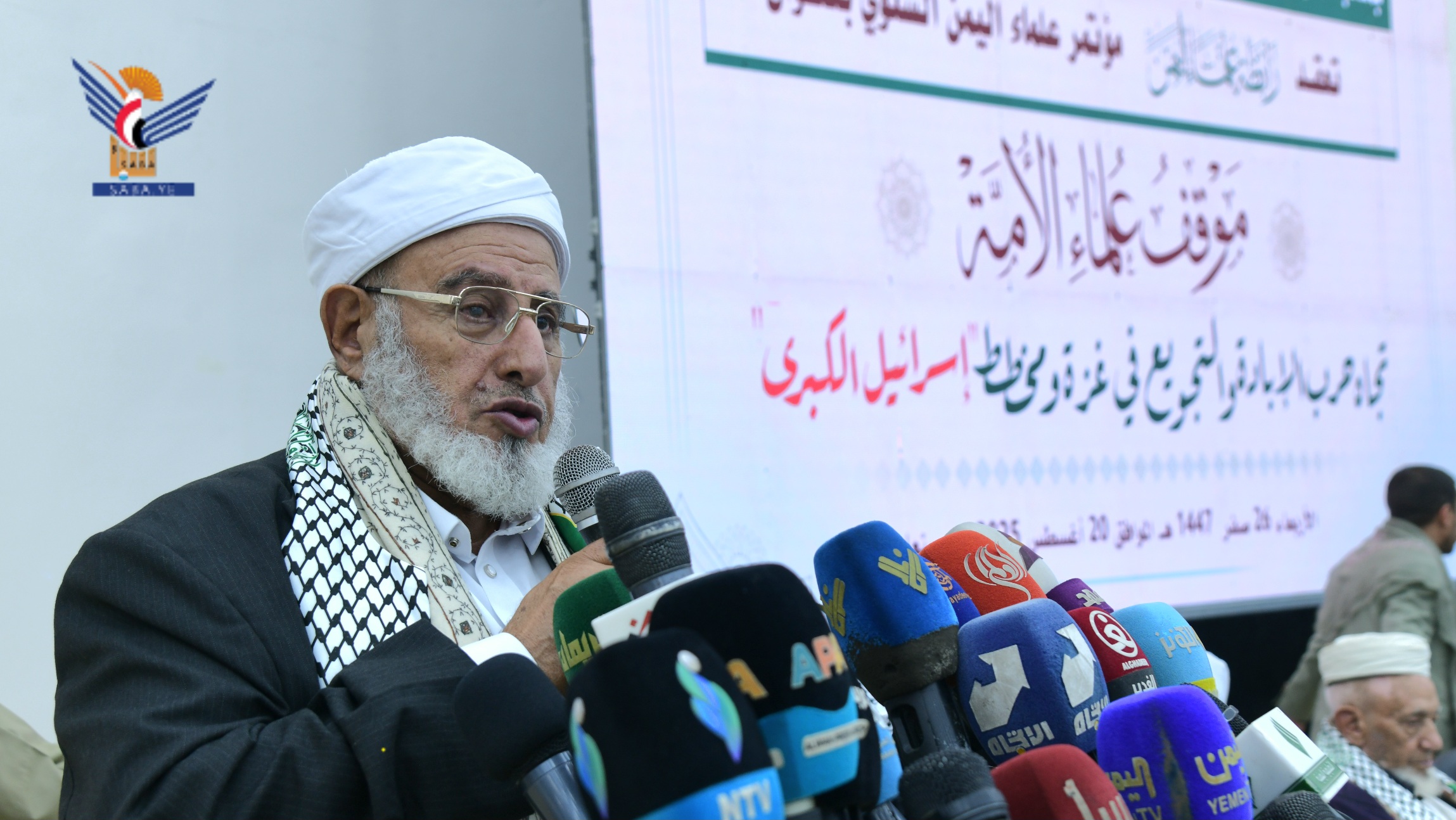 مفتي محافظة البيضاء يدعو للانتباه لما يحاك ضد الأمة من مؤامرات تستهدف هويتها وعقيدتها