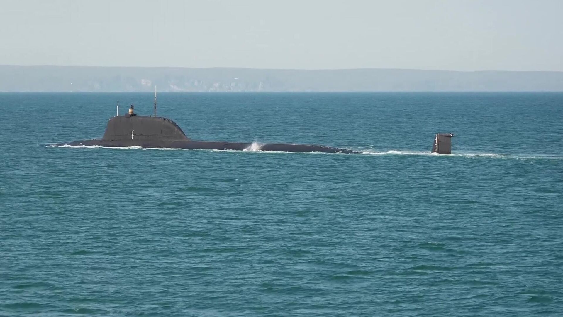 بصاروخ بالستي.. غواصة "أرخانغيلسك" النووية تضرب هدفا في بحر بارنتس