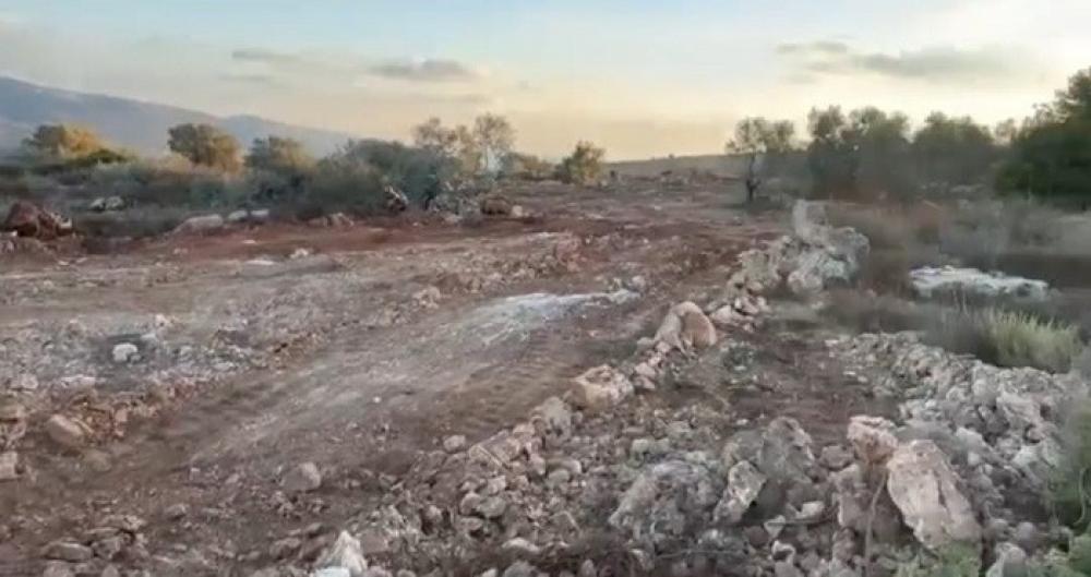 العدو الصهيوني يواصل تجريف الأراضي شرق عاطوف ويشدد إجراءاته برام الله