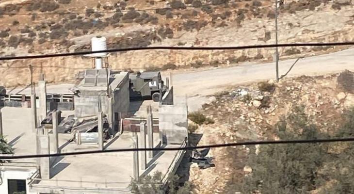 العدو الإسرائيلي يُخطر فلسطينيا بإخلاء منزله في بيت لحم