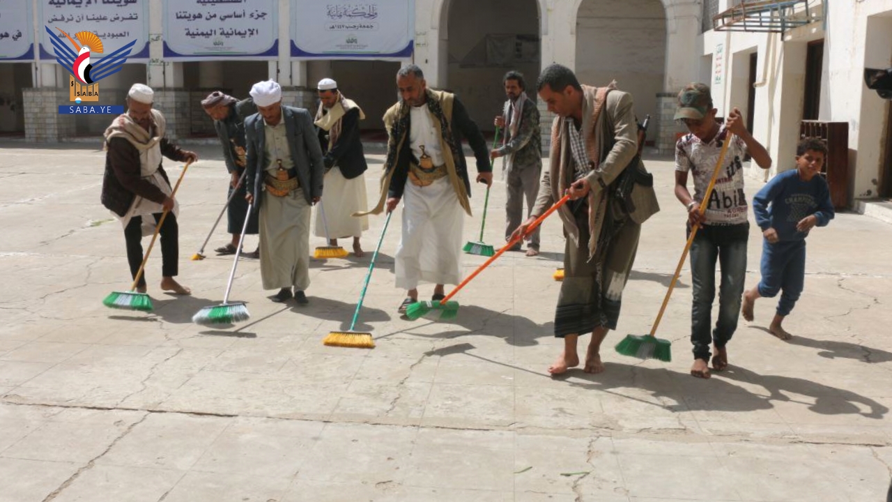 تعز.. تدشين حملة "أن طهّرا بيتي" في جامع الصحابي الجليل معاذ الجند