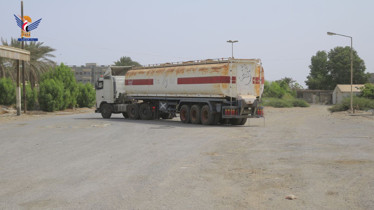 مجموعة إخوان ثابت ترفد مؤسسة المياه بالحديدة بـ 50 ألف لتر ديزل