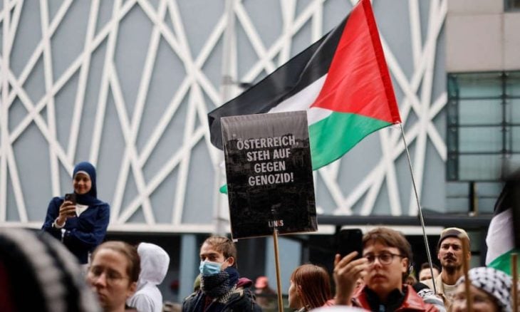 تظاهرة في فيينا تطالب بمعاقبة الكيان الإسرائيلي على جرائم الإبادة بغزة