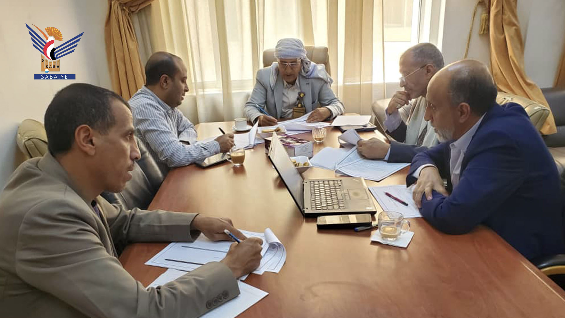 اجتماع لجنة إعداد الخطة الشاملة لتطوير وتوطين صناعة وتجارة الذهب في اليمن