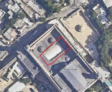 العدو الإسرائيلي يستولي على سقف الباحة الداخلية في الحرم الإبراهيمي بالخليل