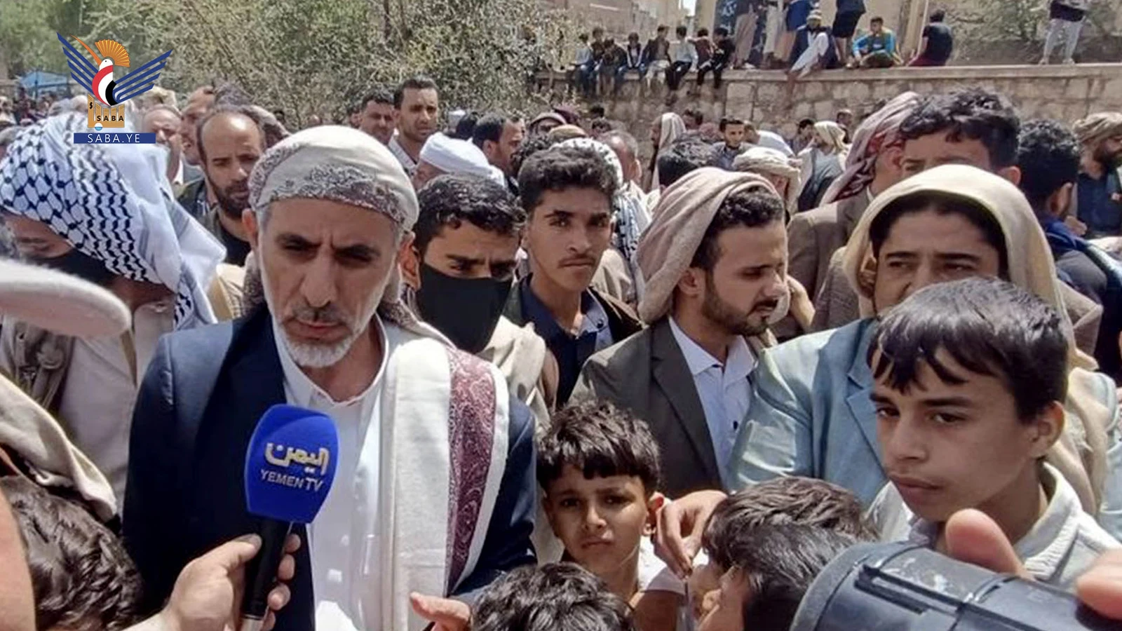 العلامة مفتاح يشارك في تشييع جثمان "شيخ المنشدين اليمنيين" قاسم زبيدة