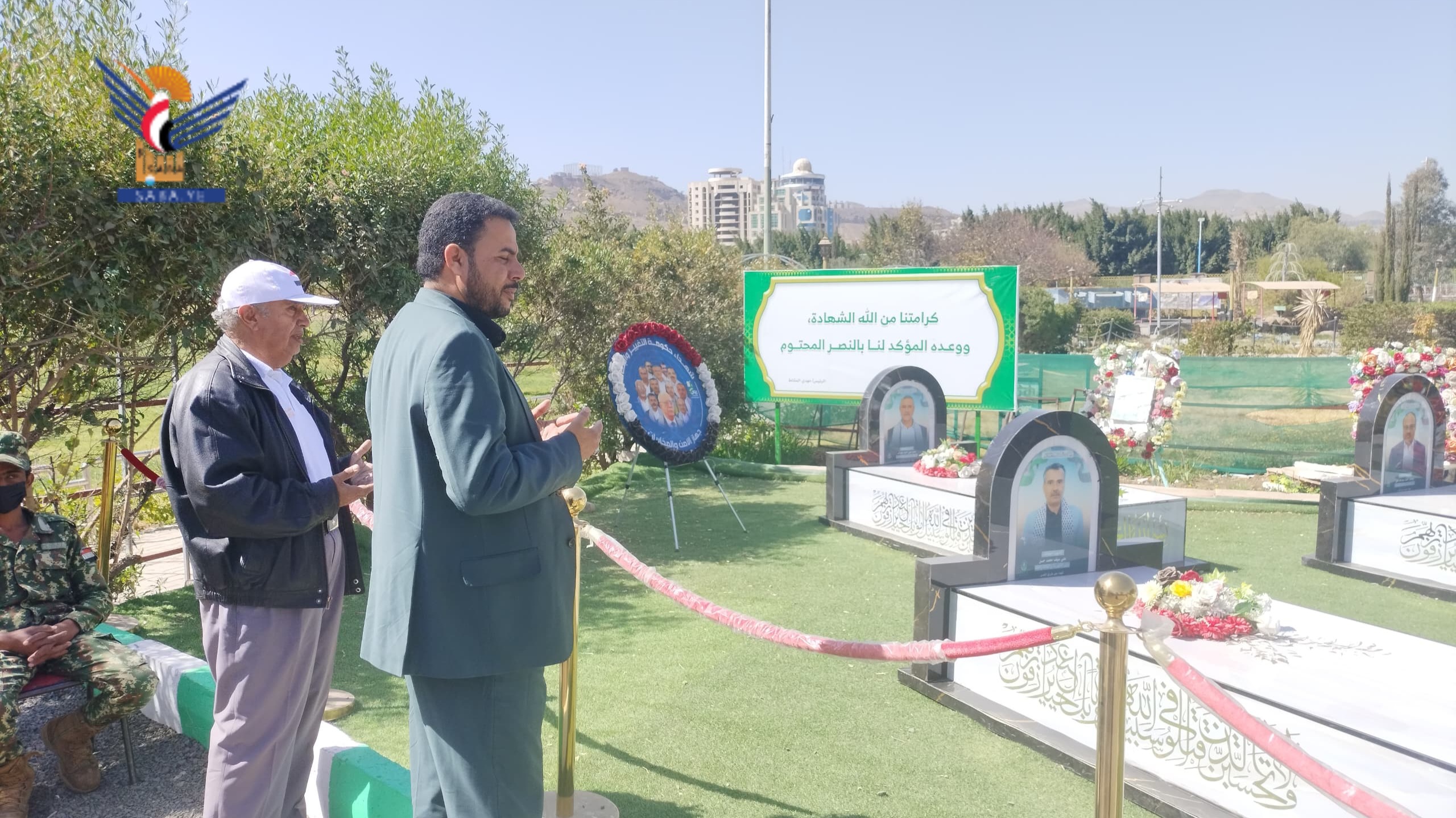 نائب وزير الشباب يزور أضرحة عدد من الشهداء العظماء