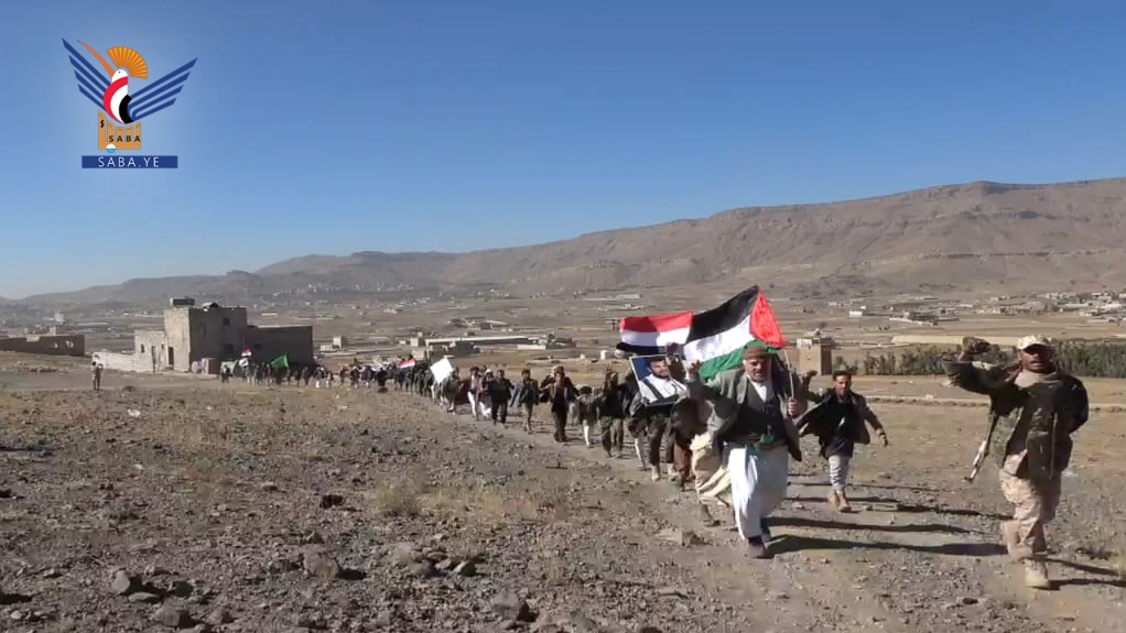 مسير وتطبيق قتالي لخريجي دورات طوفان الأقصى بصنعاء الجديدة