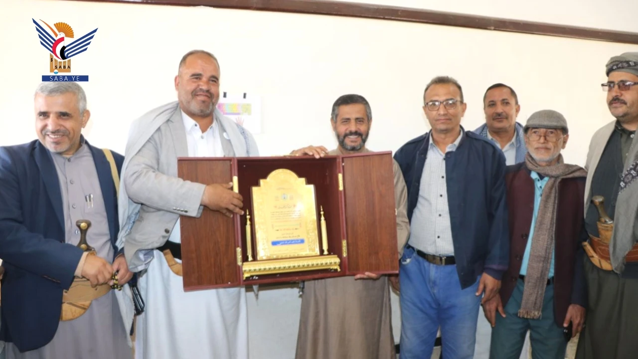 المنطقة العسكرية الرابعة تكرّم محافظ ذمار