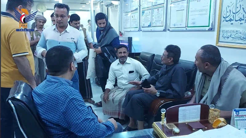 محافظ الحديدة يطلع على خدمات مستشفى الأمل العربي