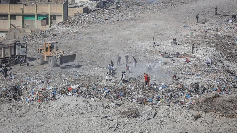 بلدية غزة: كارثة بيئية وصحية تهدد السكان نتيجة ربع مليون طن نفايات بلدية غزة: كارثة بيئية وصحية تهدد السكان نتيجة ربع مليون طن نفايات