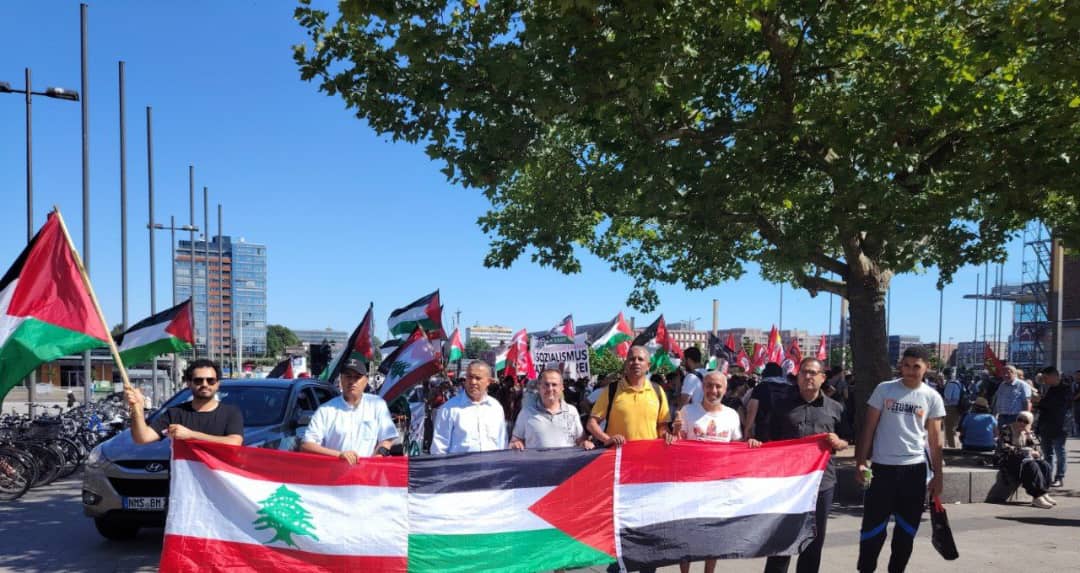 مظاهرة في مدينة كيل الألمانية تضامنا مع غزة بمشاركة الجاليتين اليمنية والفلسطينية