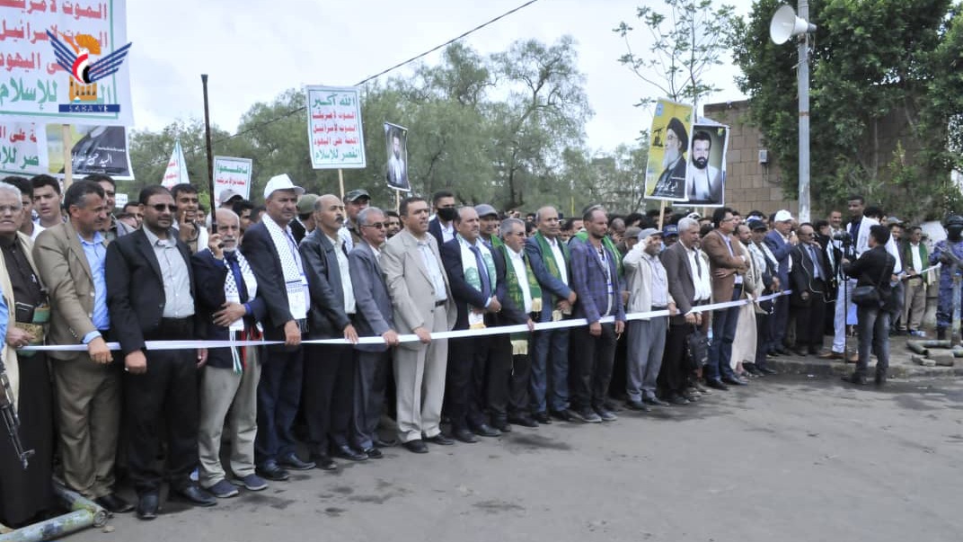 مسيرة حاشدة بجامعة صنعاء تنديداً باستمرار جرائم الإبادة والتجويع في غزة