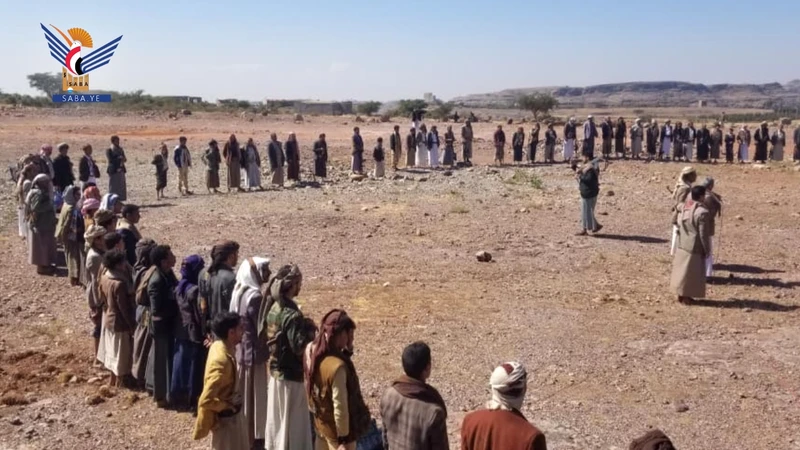 وقفة لأبناء بني الخياط مديرية الطويلة بالمحويت وفاءً للشهداء وتأكيداً على الثبات