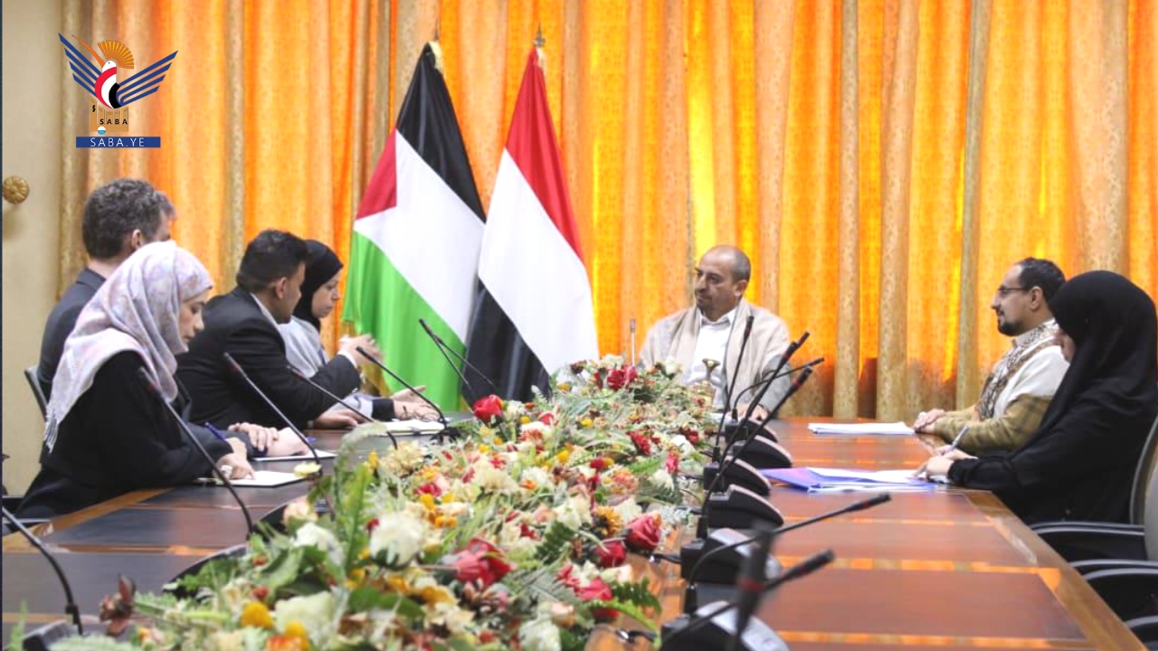 نائب وزير الخارجية يلتقي رئيسة بعثة اللجنة الدولية للصليب الأحمر بصنعاء