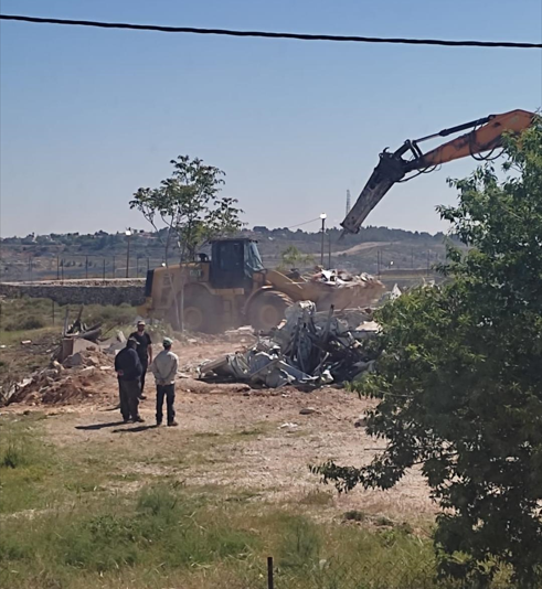 قوات العدو الإسرائيلي تهدم منزلًا في بتير غرب بيت لحم