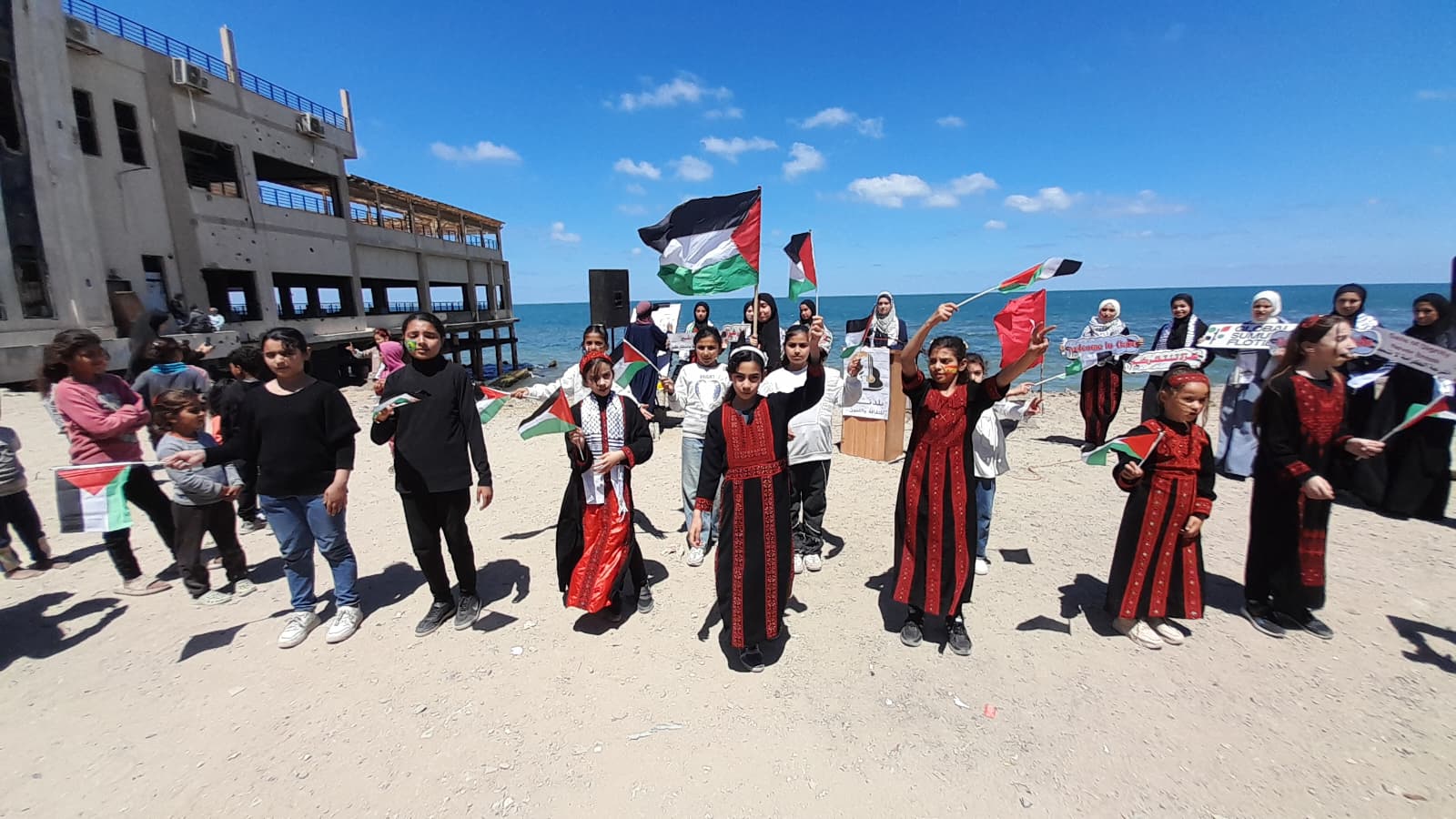 أطفال غزة يتضامنون مع أسطول الصمود العالمي وينددون بالانتهاكات "الإسرائيلية"