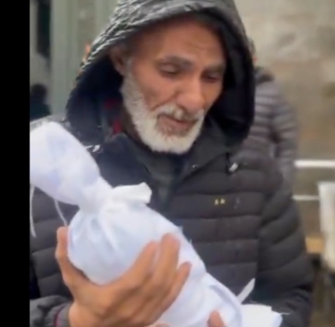 تسجيل وفاة ثانية لطفلة رضيعة في غزة بسبب البرد القارس وغرق خيام النازحين
