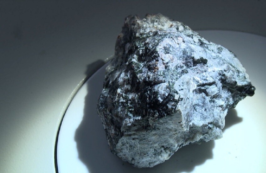  علماء روس يحققون انجاز مذهل لتكوين معدن البرونوفسكايت خلال يوم واحد