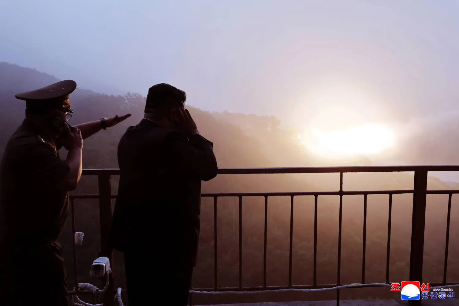  زعيم كوريا الشمالية يشرف على اختبار صواريخ بعيدة المدى