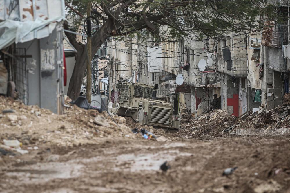 العدو الصهيوني يواصل عدوانه على مدينة طولكرم ومخيميها بالضفة الغربية