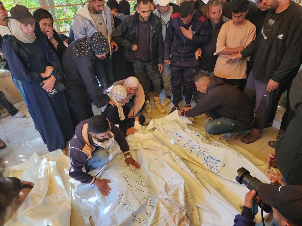 ثلاثة شهداء ومصابون في قصف العدو الصهيوني خيمة تؤوي نازحين غرب غزة