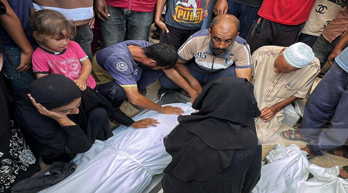   استشهاد 4 فلسطينيين بينهم مواطنة وطفلها في قصف العدو الإسرائيلي عدة مناطق في قطاع غزة