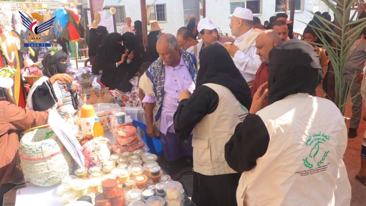 اتحاد نساء اليمن بالحديدة يدشن مهرجان الزهراء وبازاراً لدعم مشاريع الأسر المنتجة