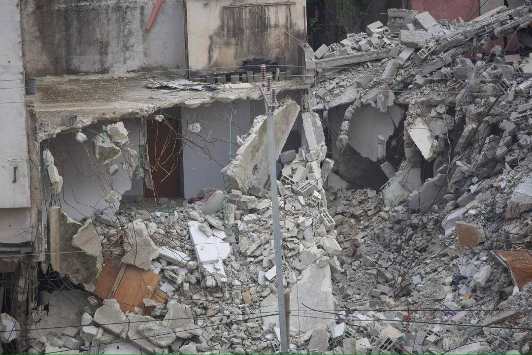 العدو الصهيوني يجبر فلسطينيين على إخلاء منازلهم في مخيم نور شمس