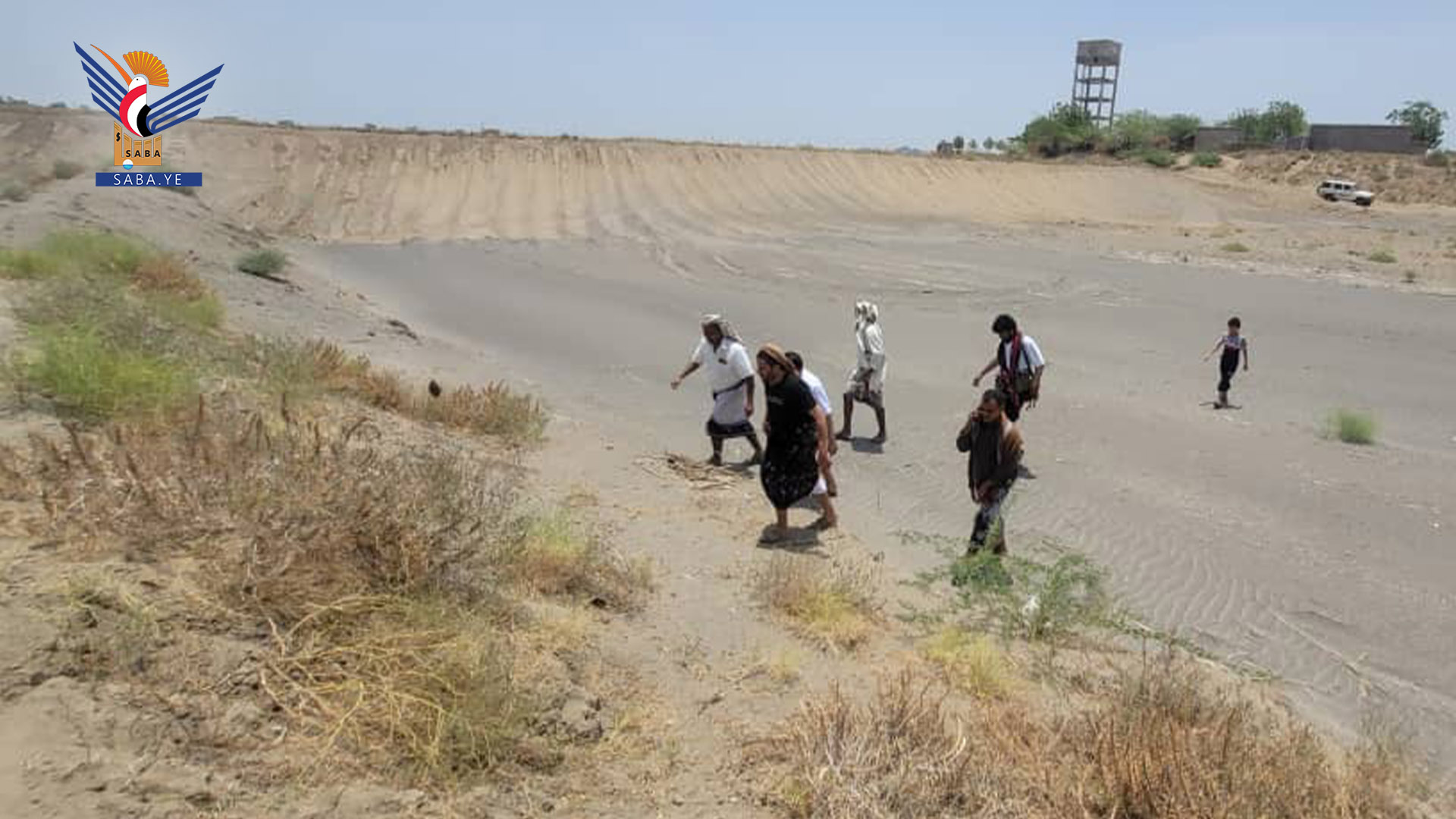 تفقد مواقع إنشاء خزانات تغذية المياه الجوفية في المراوعة بالحديدة