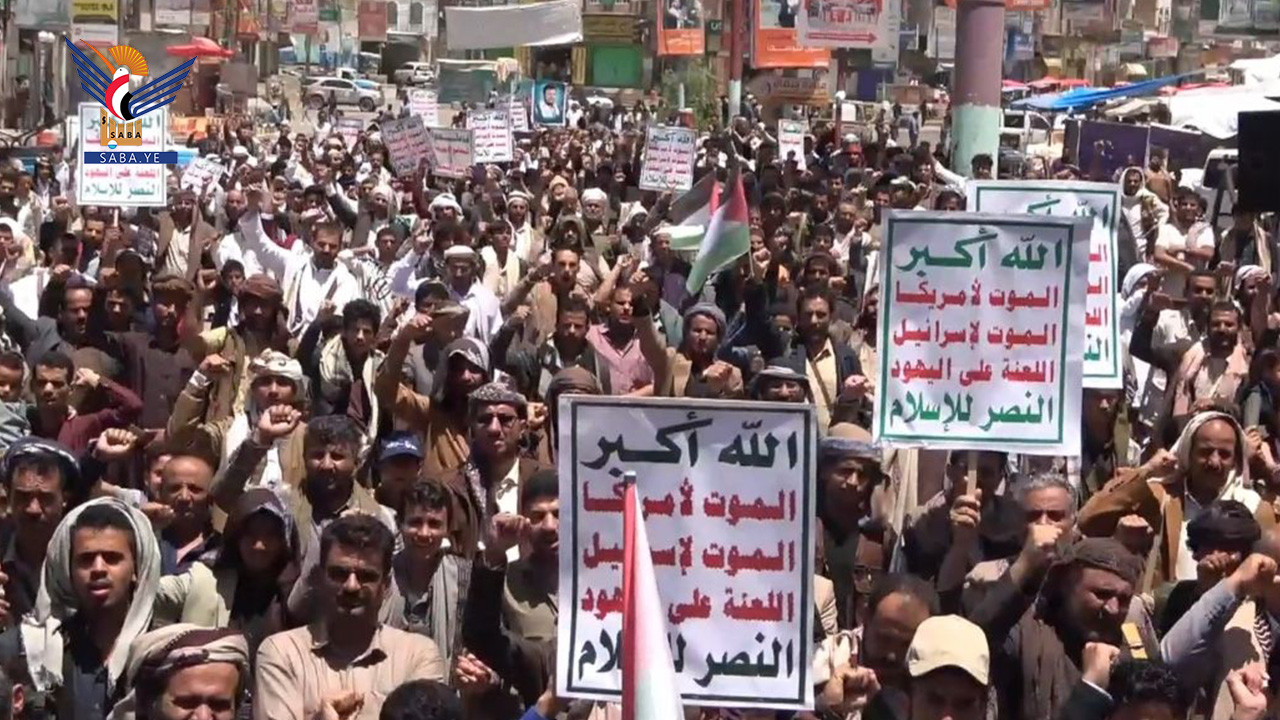 البيضاء .. مسيرات جماهيرية ووقفات تحت شعار "معركتنا مستمرة حتى تنتصر غزة"