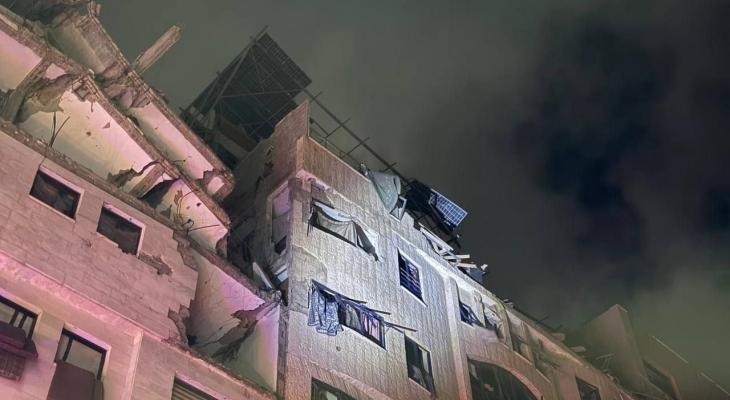 استشهاد فلسطينيَين وإصابة 7 آخرين بقصف صهيوني لمنزل في مدينة غزة