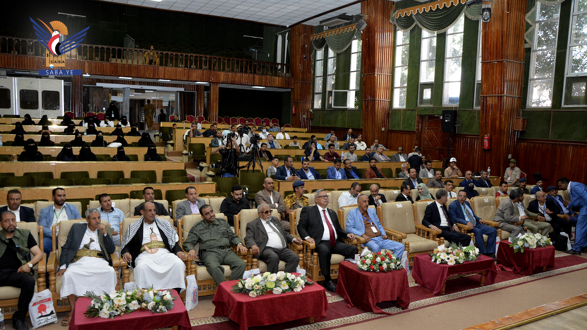 الدكتور بن حبتور يشارك في مفتتح أعمال المؤتمر الأول للآثار النفسية للعدوان على اليمن