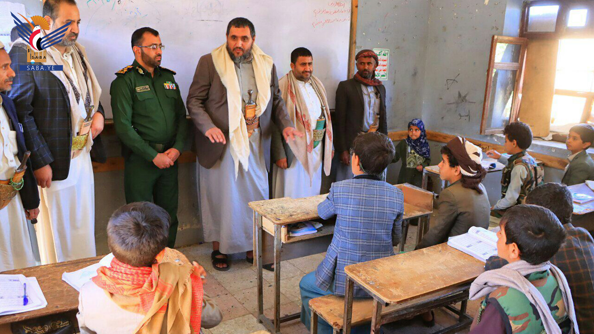 محافظ صنعاء يتفقد أنشطة الدورات الصيفية بمديرية بني مطر