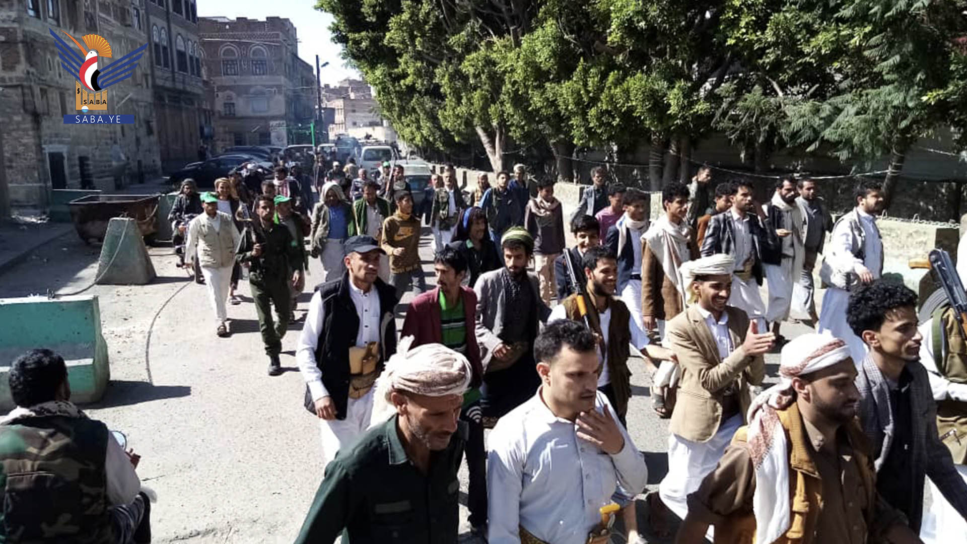 مسير شعبي مسلح بمديرية صنعاء القديمة احتفاءً بالعيد العاشر لثورة ٢١ سبتمبر