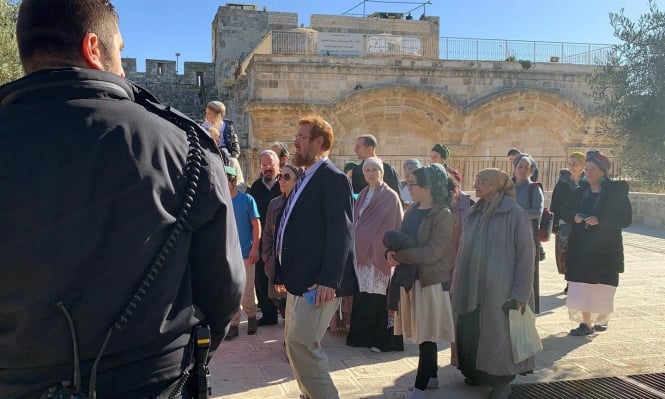 مستوطنون صهاينة يقتحمون المسجد الأقصى بقيادة المتطرف "غليك" 