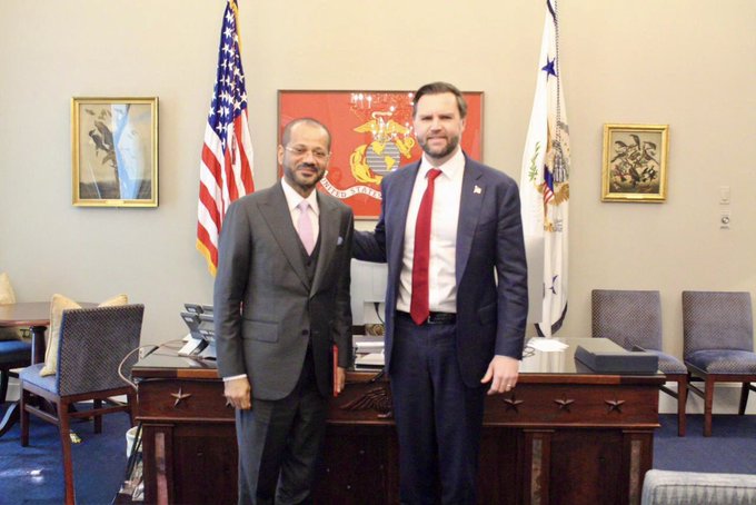 البوسعيدي عقب لقائه نائب الرئيس الأمريكي بشأن المفاوضات مع إيران: السلام بات في متناول إيدينا