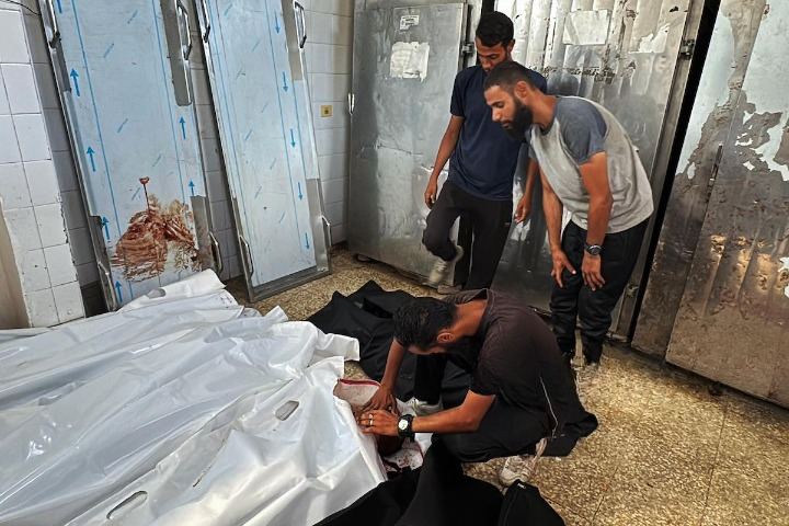 استشهاد 6 فلسطينيين في قصف العدو الإسرائيلي خيمة للنازحين ومنزلاً وسط وغرب مدينة غزة