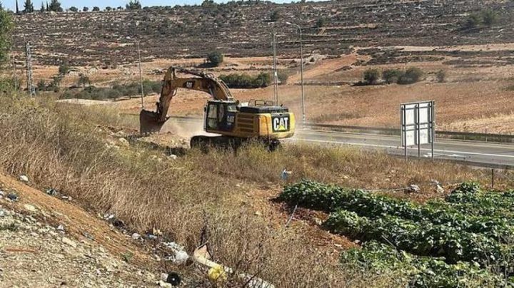    مستوطنون يجرفون أراضي الفلسطينيين شرق رام الله وآخرون يقتحمون تجمع بدو "المهتوش" شرق القدس