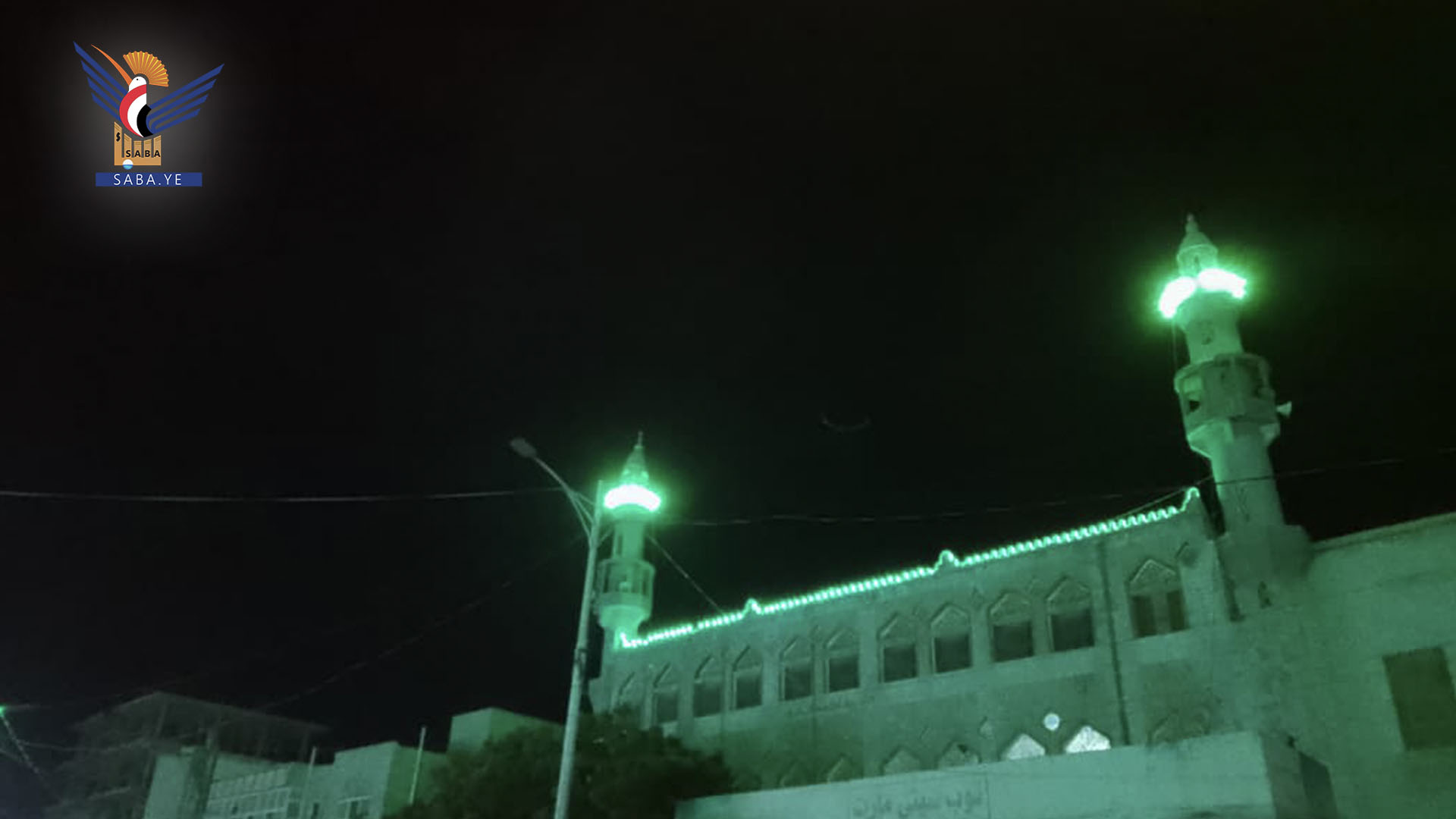 تواصل تزيين وإنارة مساجد الحديدة احتفاءً بذكرى المولد النبوي 