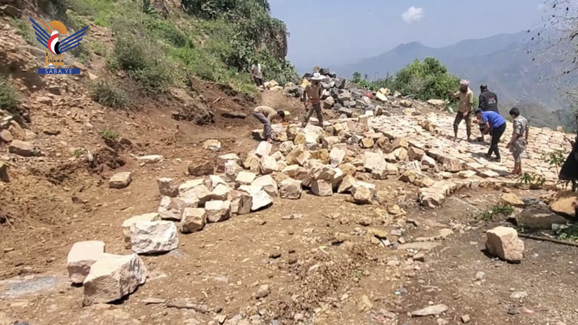 وكيل محافظة المحويت يطّلع على سير العمل في مبادرة مجتمعية بمديرية الرجم