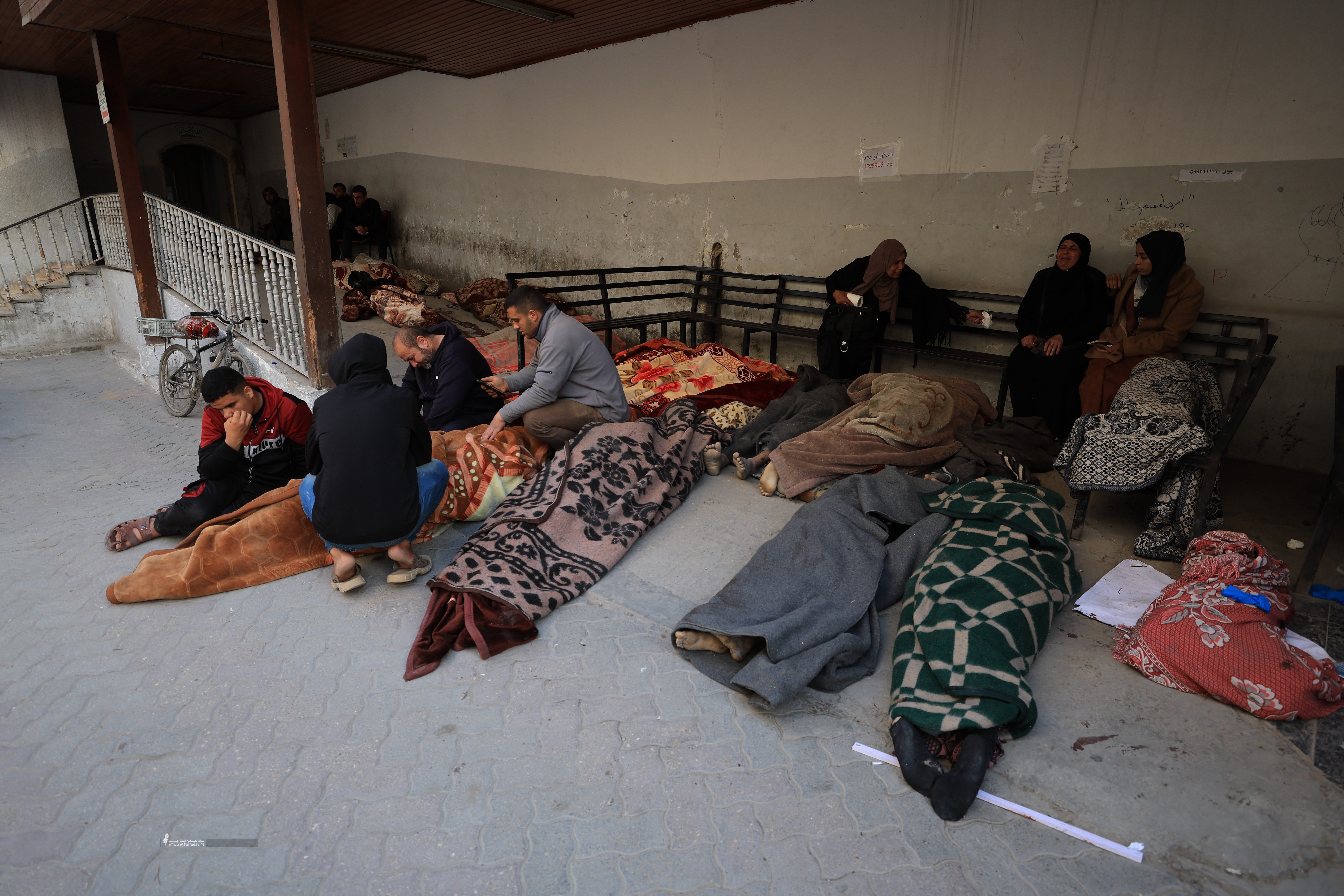 استشهاد 29 فلسطينيا بينهم أطفال بقصف العدو مدرسة نازحين شرق غزة